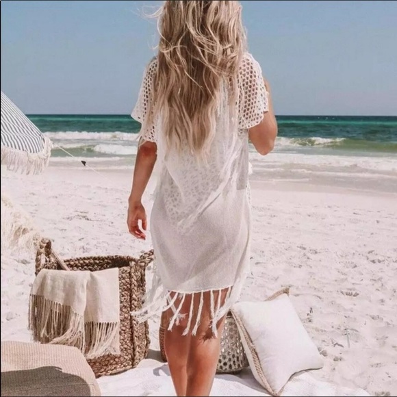 🎉Host Pick🎉Beach Coverup/Sweater - Picture 2 of 3